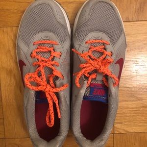 NIKE WOMENS Size 8.5 Trainers